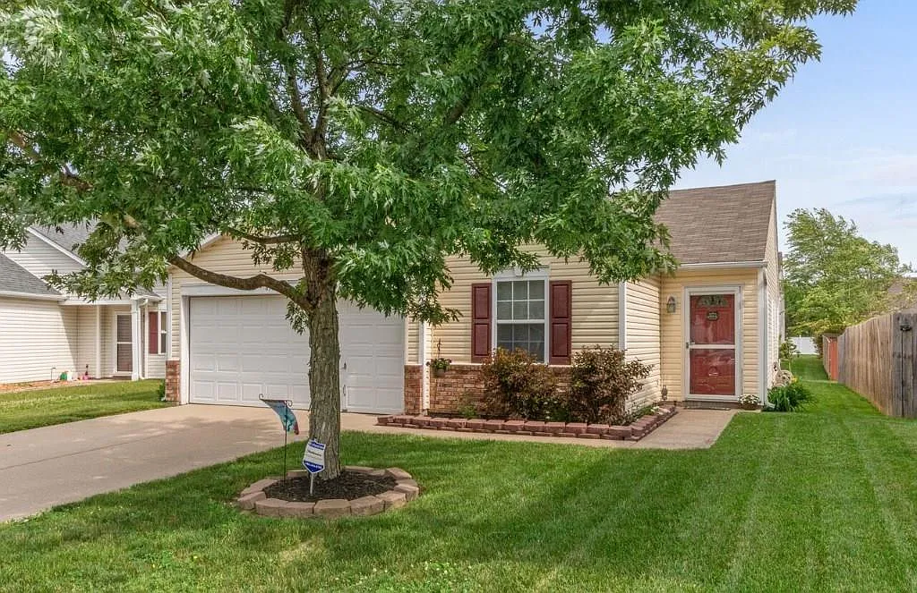 6304 E Clarks Hill Way photo 1