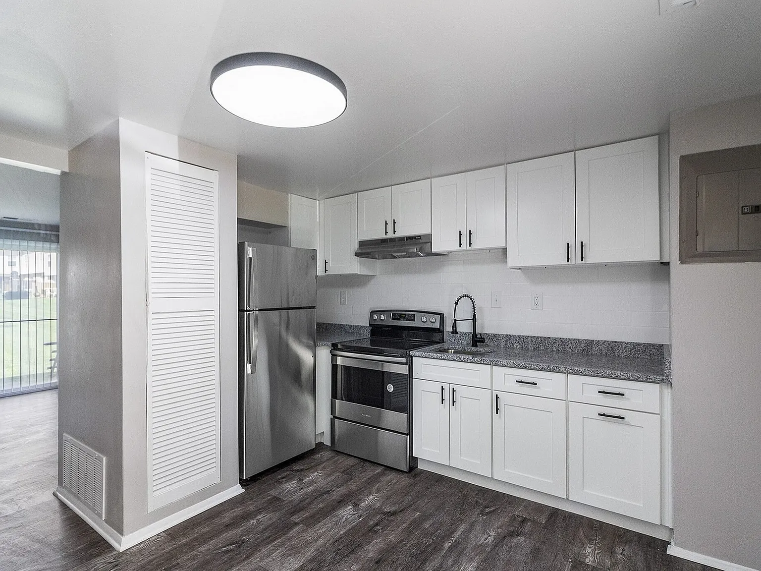 The Townhomes at River Crossing — Photo 4