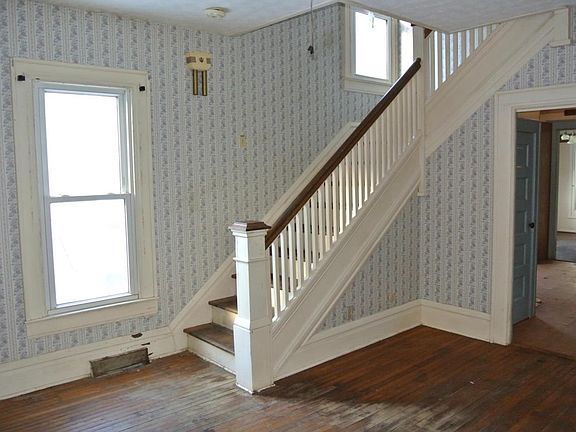 2nd image of 512 West Broadway