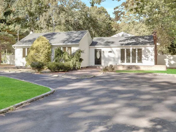 51 Dillmont Drive, Smithtown, NY 11787