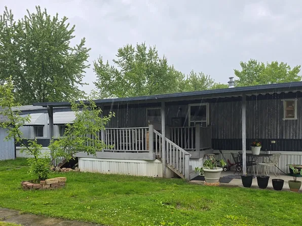 42 Redwood Dr, Beloit, OH 44609