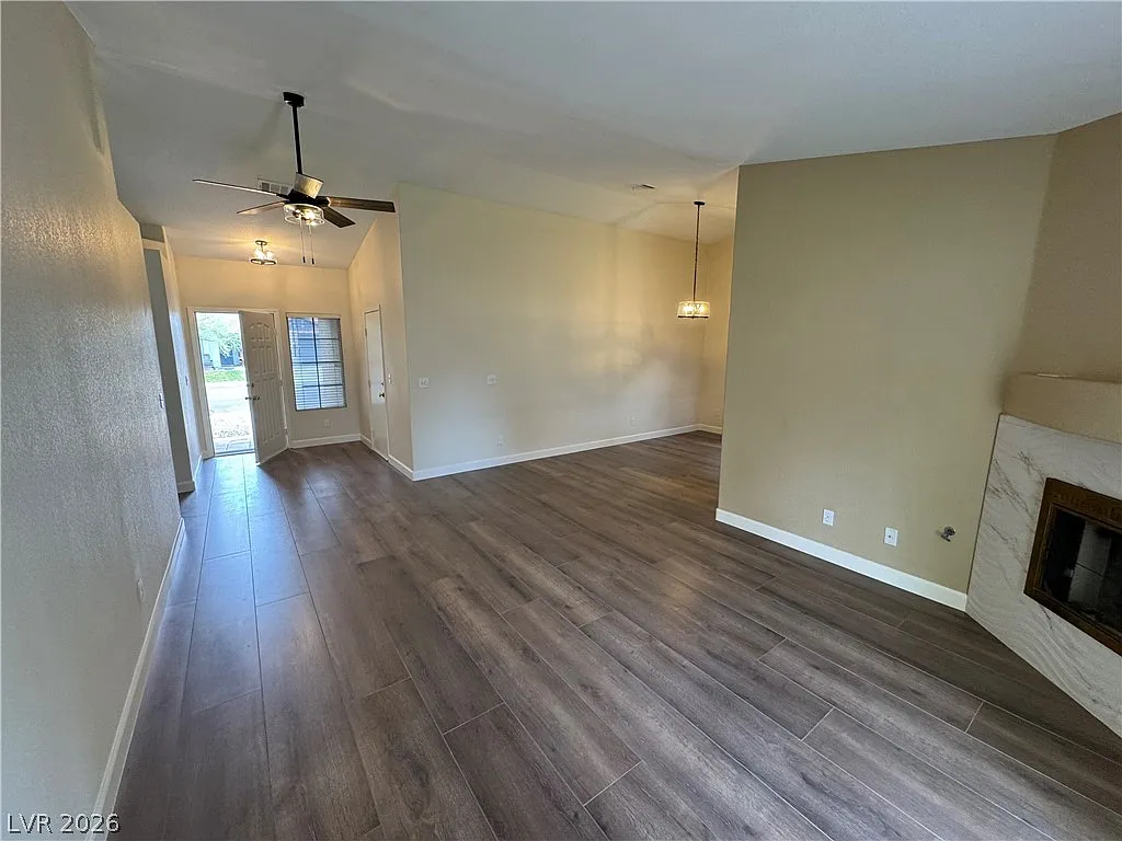 Building Photo - 807 Chimney Rock Dr