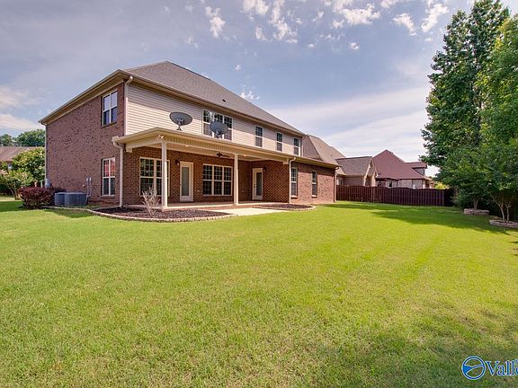 5th image of 172 Rainbow Glen Cir