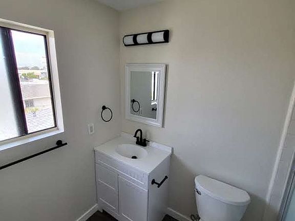 4th image of 11533 Freeman Ave #D