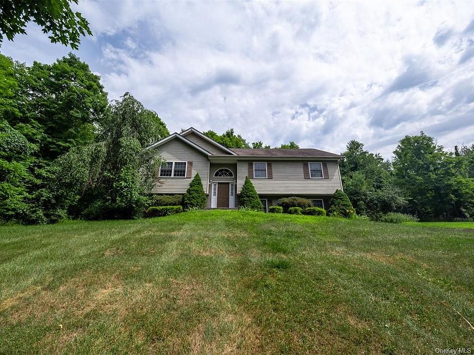 1st image of 7 Hasbrouck Dr