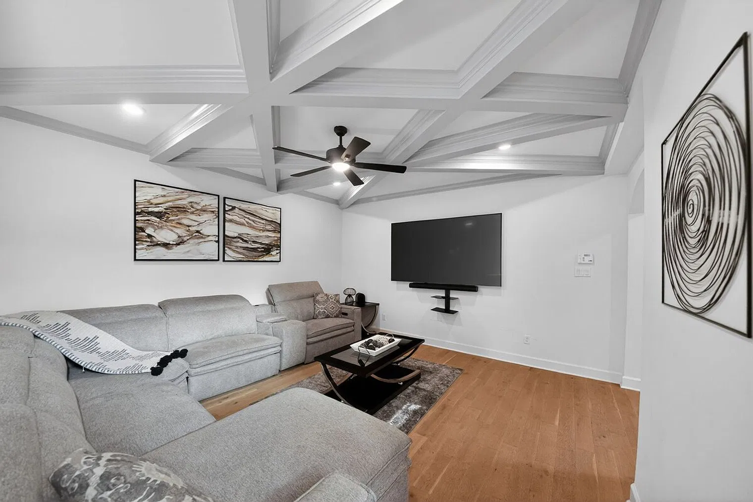 4 bed, 3.0 bath, $8,820 — Photo 2