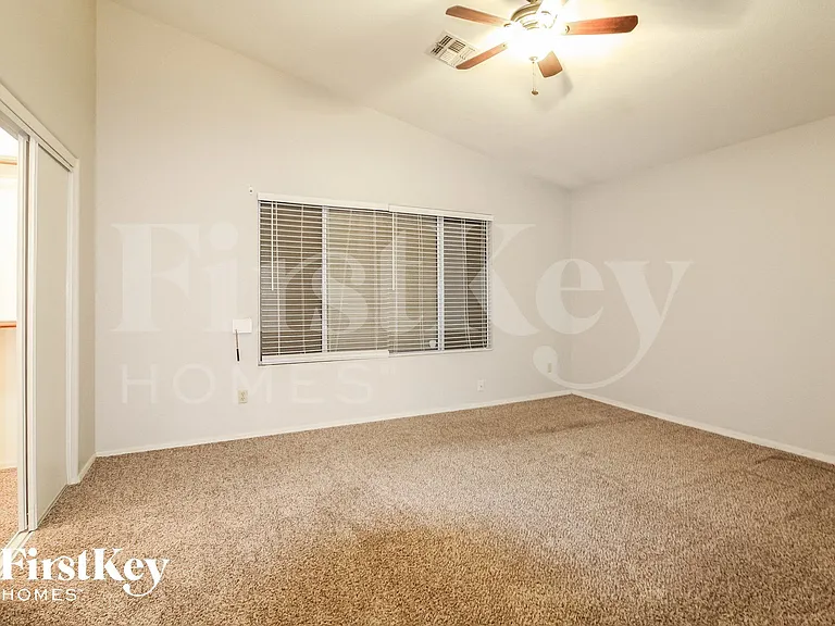 8420 W Wethersfield Rd — Photo 6