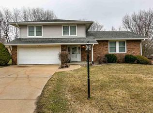 498 Tamarack Ct, Dubuque, IA 52003