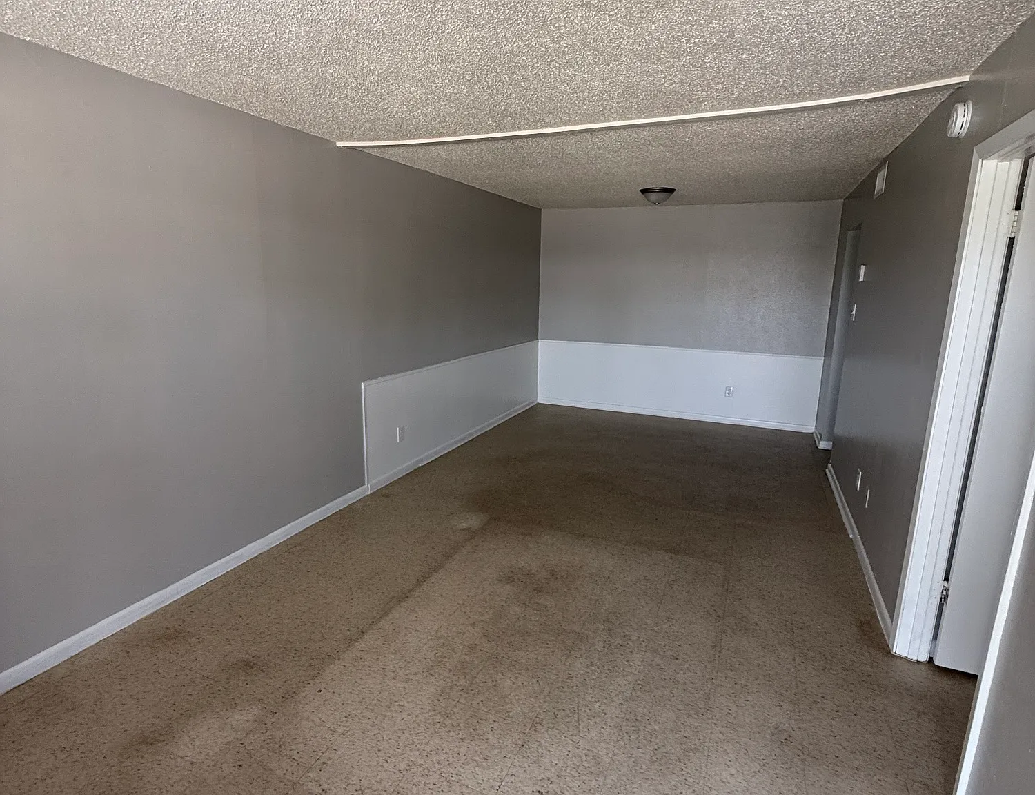 1012 Wells Circle - 11 — Photo 3
