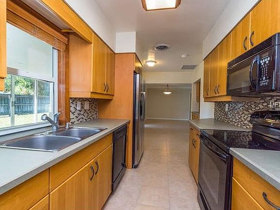 5th image of 2622 Goldenrod St