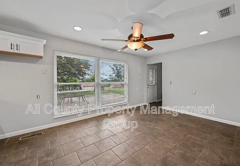 6209 Shadydell Dr — Photo 10
