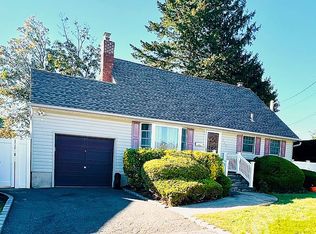 263 9th St, Bethpage, NY 11714