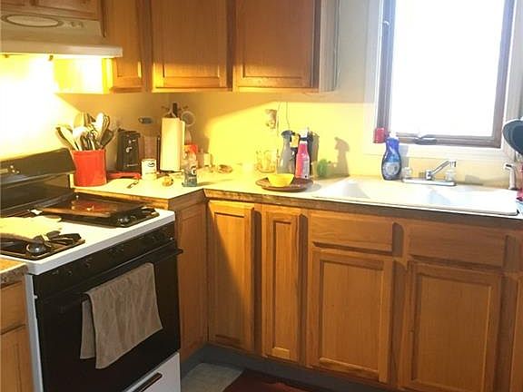 4th image of 133 Burch Ave #2