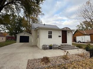 506 16th St, Windom, MN 56101