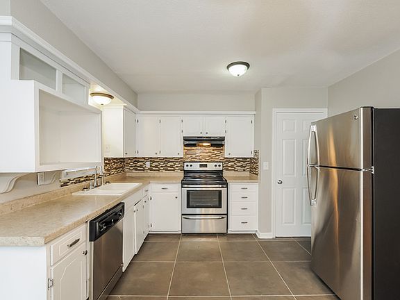 3rd image of 5238 Overton Ave