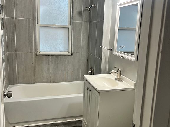 3rd image of 1220 Emerald Ave Floor 1