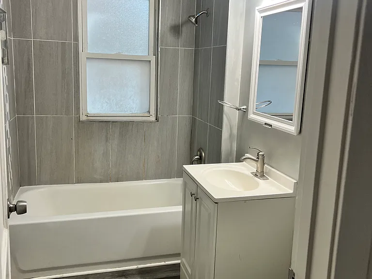 1220 Emerald Ave #1 — Photo 3