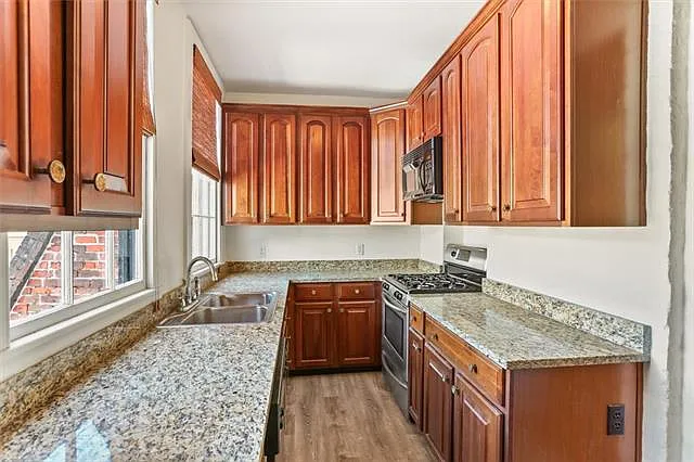 527 Saint Ann St #3 — Photo 13