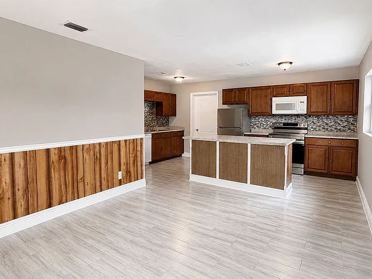 7702 Arezzo Ave — Photo 2