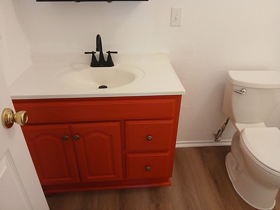 2nd image of 237 Lyn Way