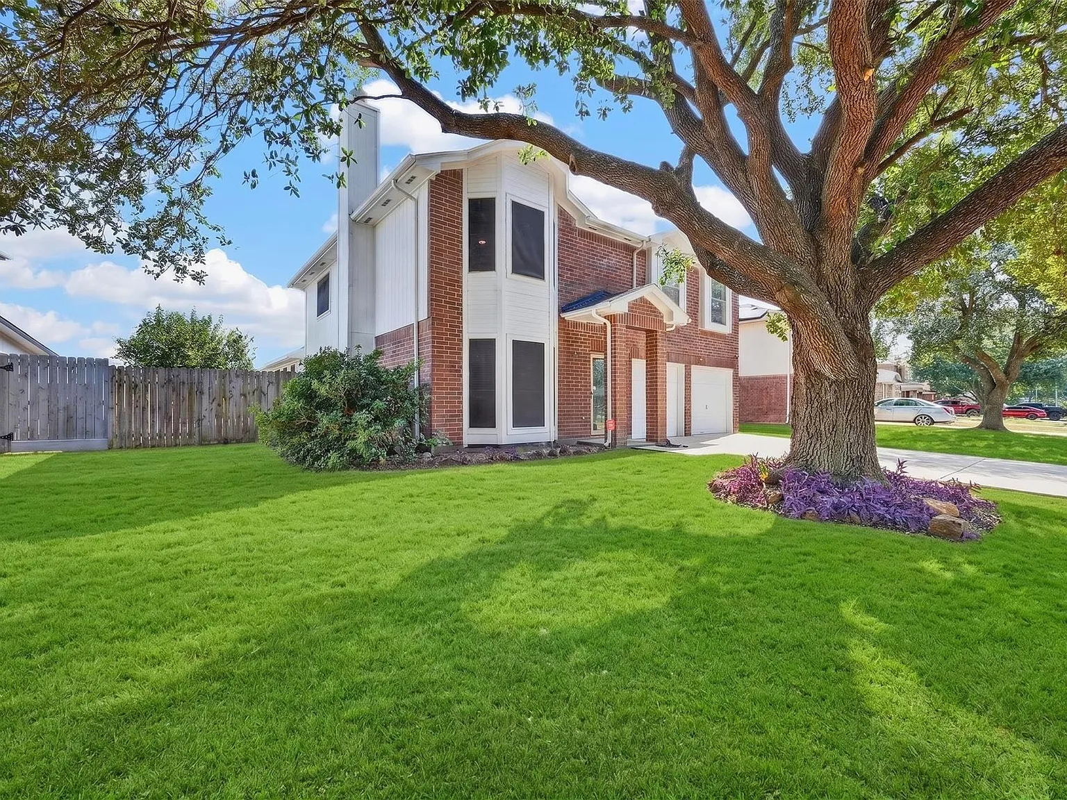 3 bed, 2.5 bath, 2436 sqft, $2,200 — Photo 4