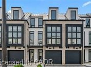 138 East St #4, Oakville, ON L6L 3K3