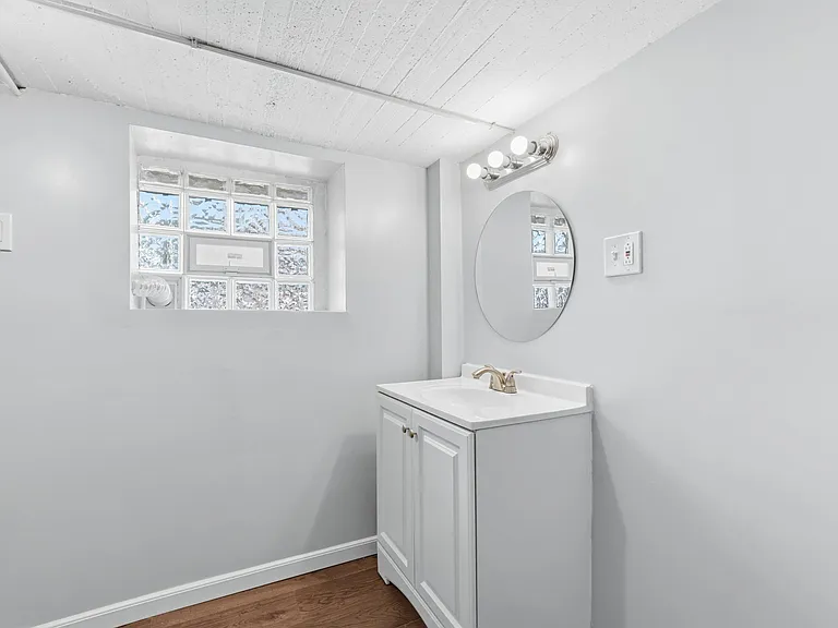 5062 Homestead St — Photo 8