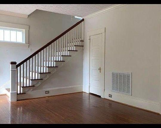 4th image of 219 College Ave