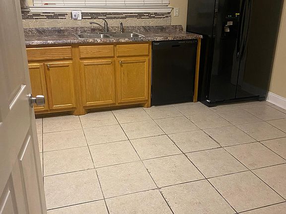 5th image of 7720 Shelly St