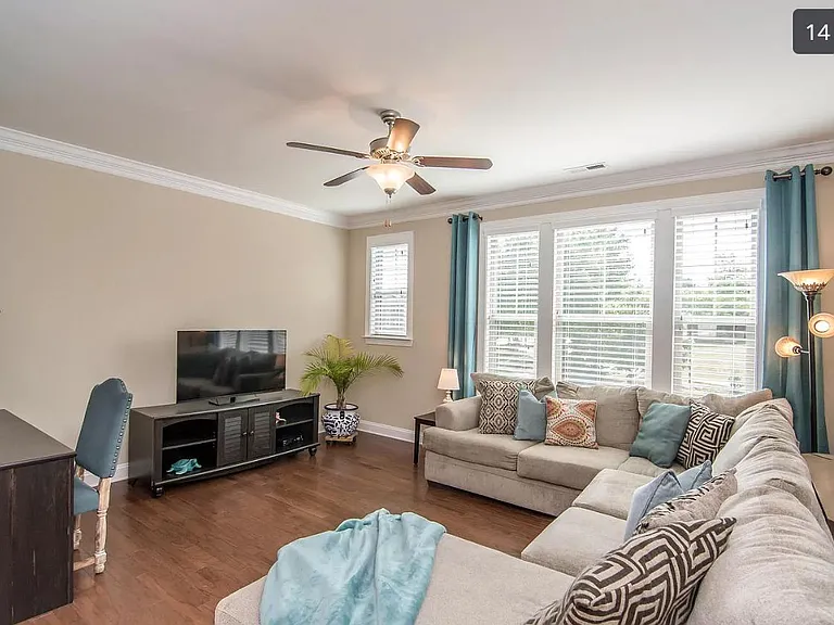 1424 Providence Green Ln — Photo 9