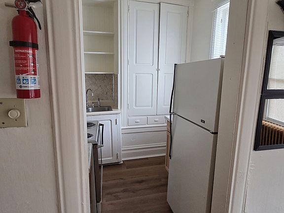 3rd image of 1419 9th Ave #2