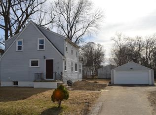 1038 Harding Dr, Flint, MI 48507