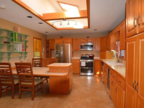 2nd image of 1613 N Glenellen Dr