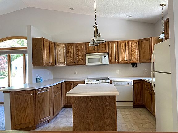 5th image of 4421 Hickory Ln