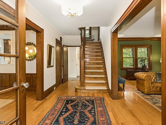 5th image of 578 Ridgewood Ave