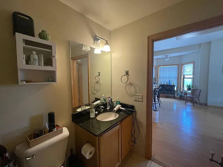 624 E Ogden Ave — Photo 7