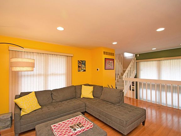 5th image of 2126 Gilbert Ave #B