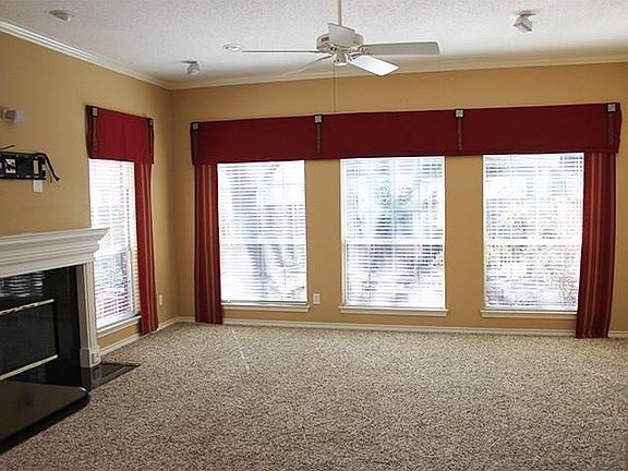 5th image of 8209 Bells St