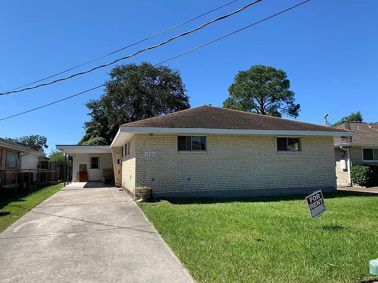 1136 Homestead Ave — Photo 1