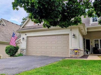 8165 Timber Trl, White Lake, MI, 48386