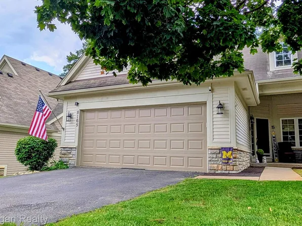 8165 Timber Trl, White Lake, MI 48386