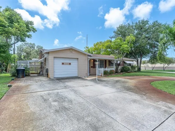 1798 Devonshire Dr N, Saint Petersburg, FL 33710