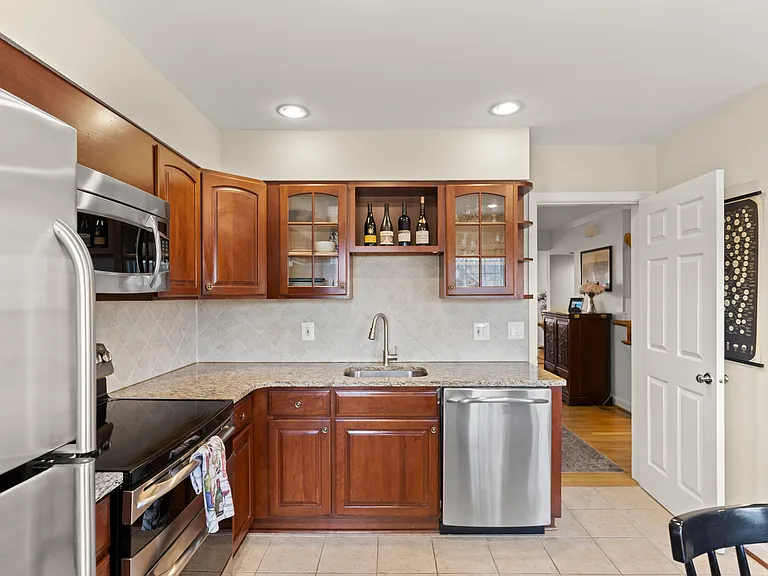 2302 Sanford St — Photo 57