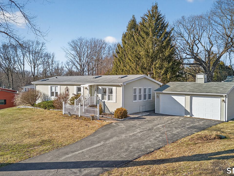 1st image of 82 Colchester Commons