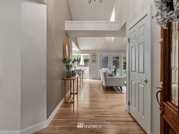 5th image of 665 Jasmine Pl NW