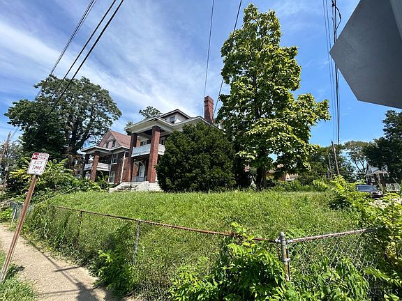 2nd image of 3572 Van Antwerp Pl
