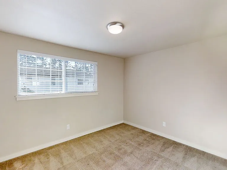 Sunset Court Apartments — Photo 13