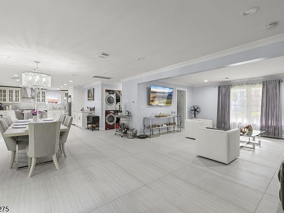 4th image of 279 Nathan Ct