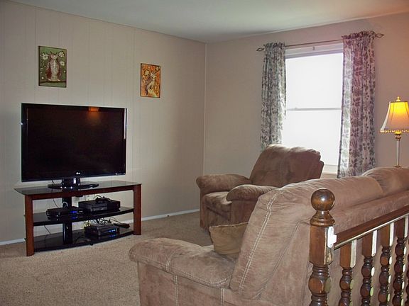 3rd image of 428 Neal Dr