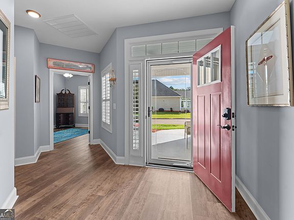 5th image of 137 Shady Oak Dr
